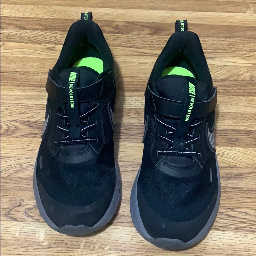 Nike boys youth size 3 shoes